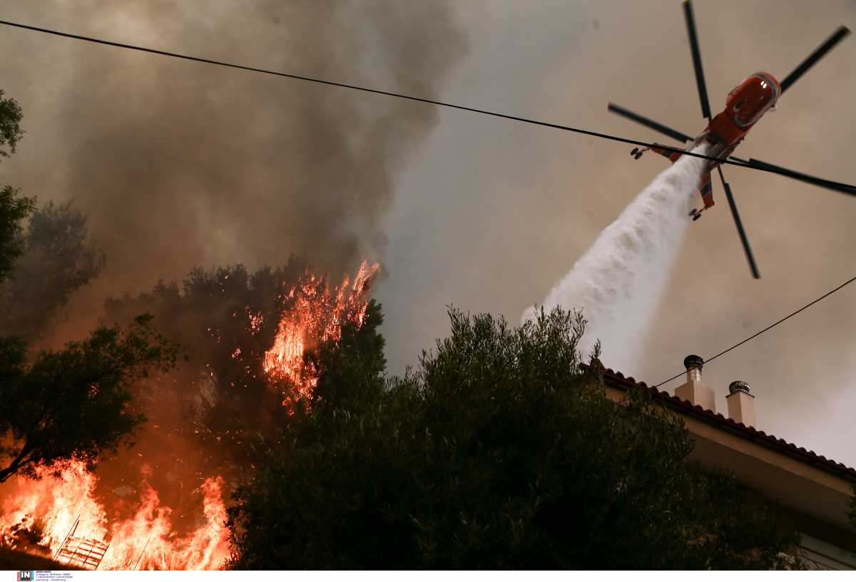 Μάχη να «πιαστεί» η φωτιά της Αττικής καθώς δυναμώνει ο αέρας – Πού υπάρχουν ενεργά μέτωπα