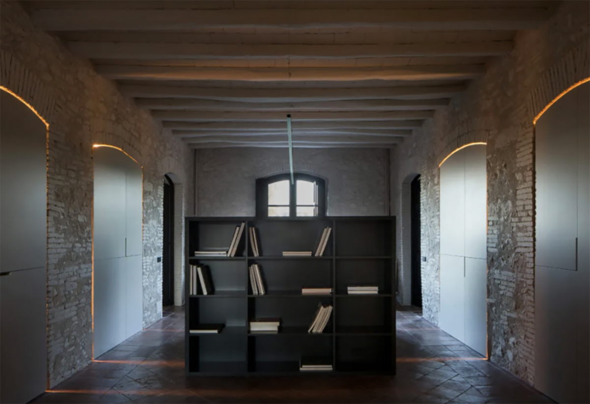 Δείτε πως μια αγροικία μετατράπηκε σε μια πανέμορφη μινιμαλιστική κατοικία