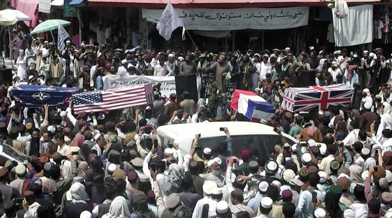 Υποστηρικτές των Ταλιμπάν έκαναν... εικονική κηδεία Αμερικανών στρατιωτών!