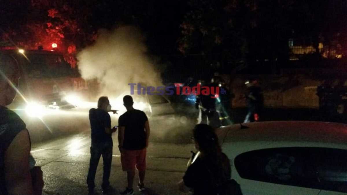 Θεσσαλονίκη: Όχημα τυλίχθηκε στις φλόγες στην Άνω Τούμπα