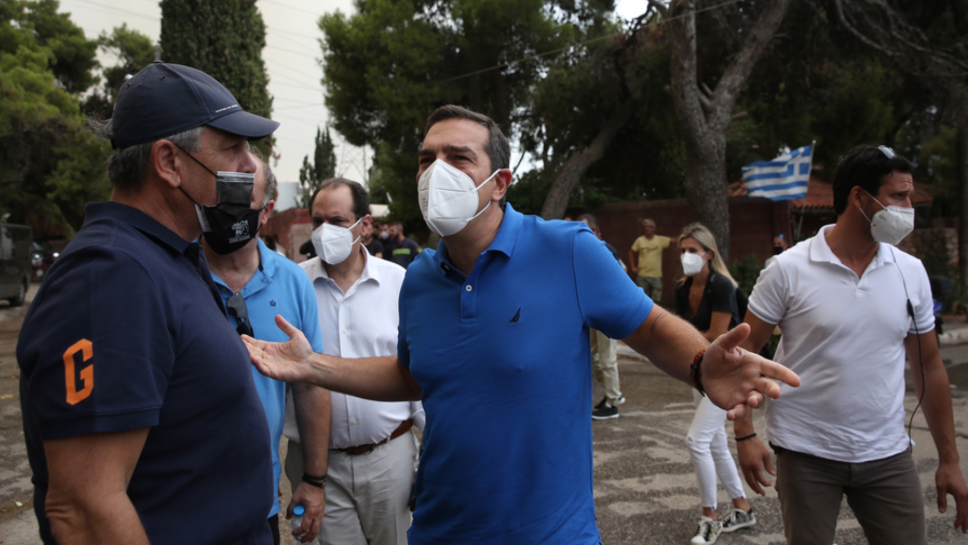 Φωτιές στην Αττική: Στο Κρυονέρι ο Αλέξης Τσίπρας – «Ολόψυχα κουράγιο»