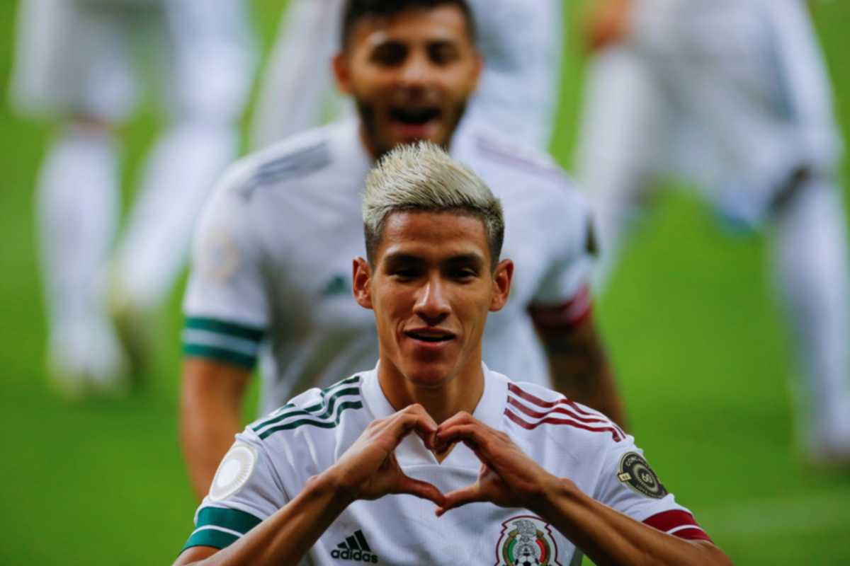 epaselect epa09089109 Uriel Antuna of Mexico celebrates a goal against Costa Rica during the CONCACAF Men's Olympic Qualification tournament between Costa Rica and Mexico at the Akron Stadium, in Guadalajara, Jalisco, Mexico, 21 March 2021.  EPA