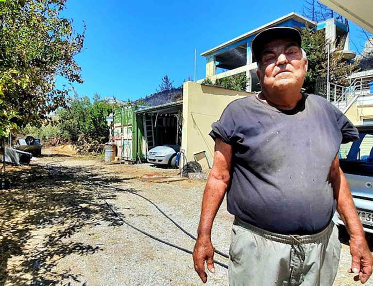 Έσωσε μόνος του το σπίτι του στην Βαρυμπόμπη - Ο 80χρονος πρώην ναυτικός που σώθηκε από 2 ναυάγια μιλάει στο newsit.gr