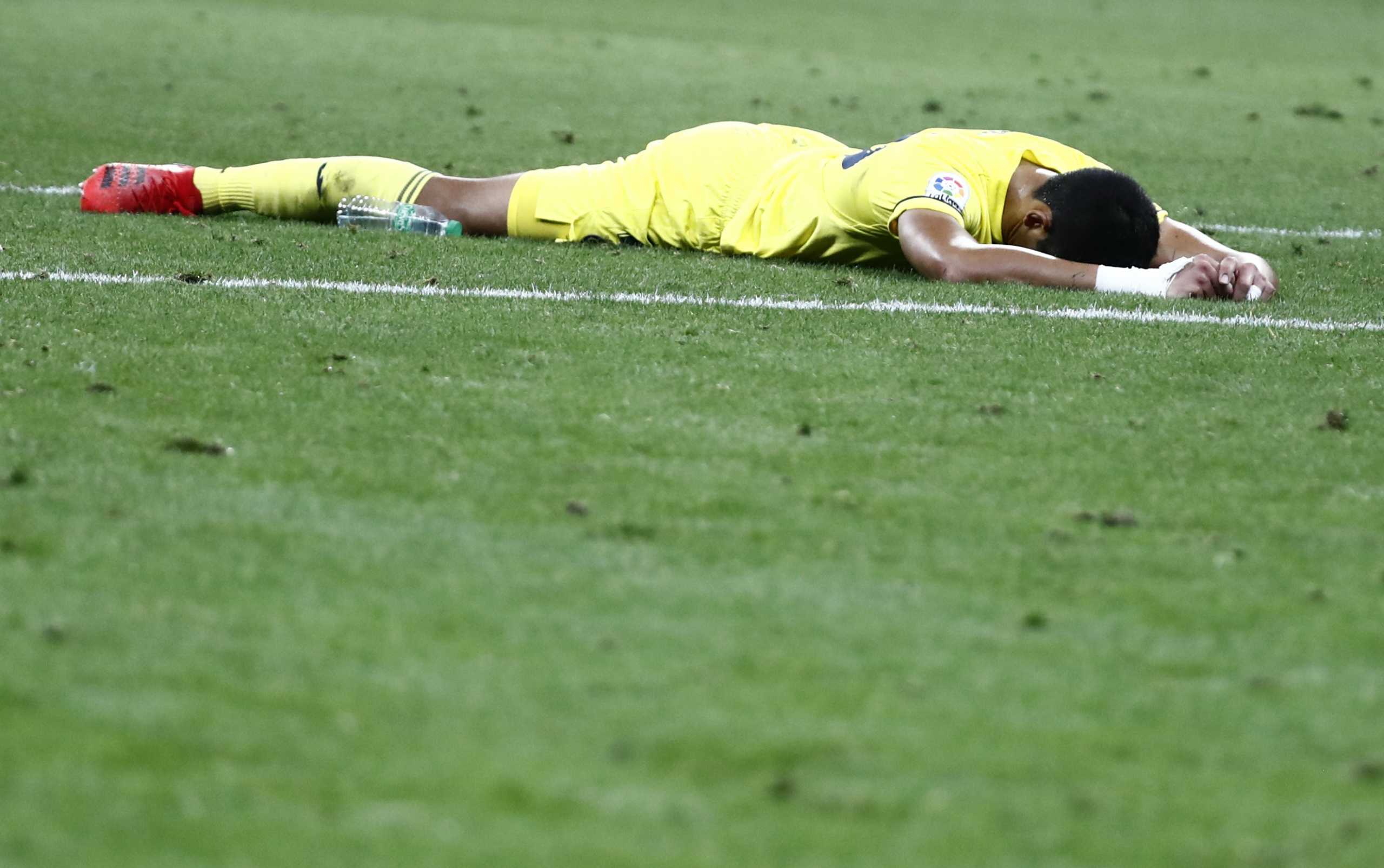 Soccer Football - LaLiga - Atletico Madrid v Villarreal - Wanda Metropolitano, Madrid, Spain - August 29, 2021 Villarreal's Aissa Mandi reacts after scored an own goal and the second for Atletico Madrid REUTERS