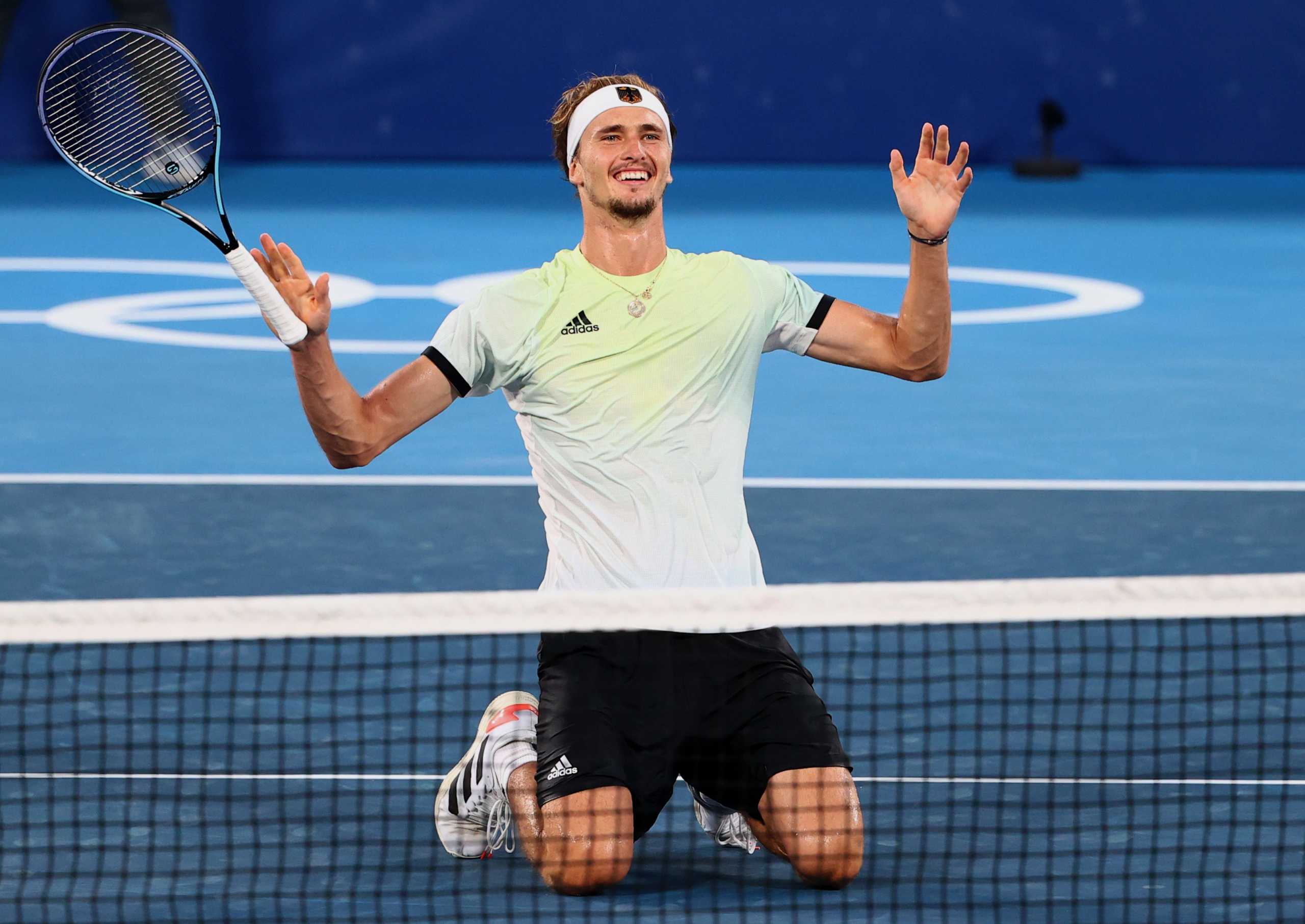 Tokyo 2020 Olympics - Tennis - Men's Singles - Gold medal match - Ariake Tennis Park - Tokyo, Japan - August 1, 2021. Alexander Zverev of Germany celebrates after winning his gold medal match against Karen Khachanov of the Russian Olympic Committee REUTERS