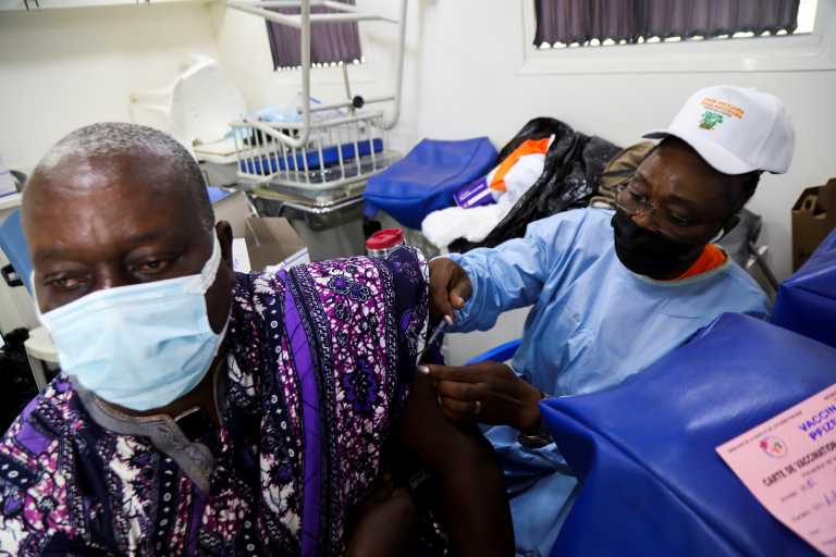 ΠΟΥ για εμβόλια κατά του κορονοϊού: Μόνο 15 χώρες της Αφρικής έχουν εμβολιάσει πλήρως το 10% του πληθυσμού τους