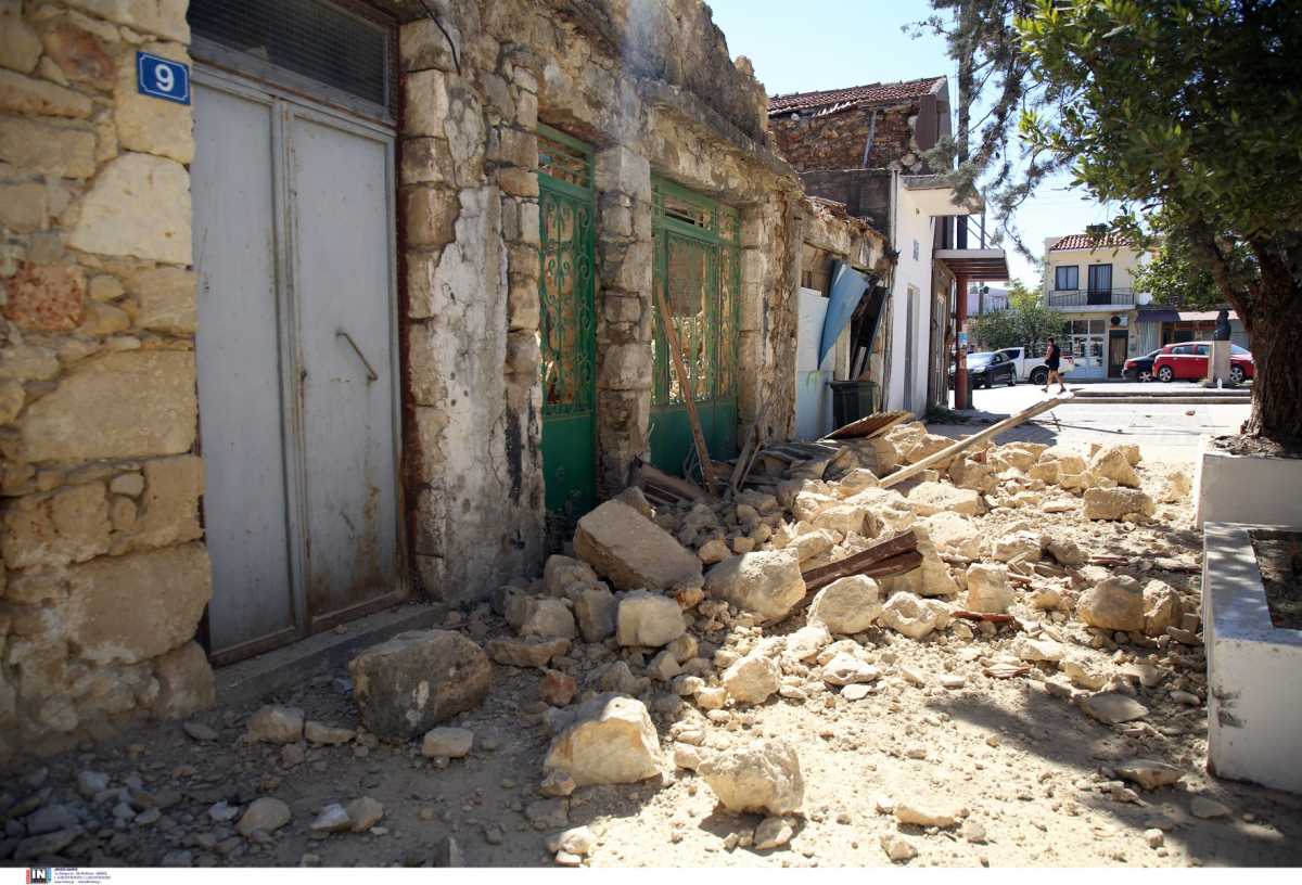 Σεισμός στην Κρήτη: Χωρίς νερό και φαγητό οι κάτοικοι στο Αρκαλοχώρι που ισοπέδωσε ο Εγκέλαδος