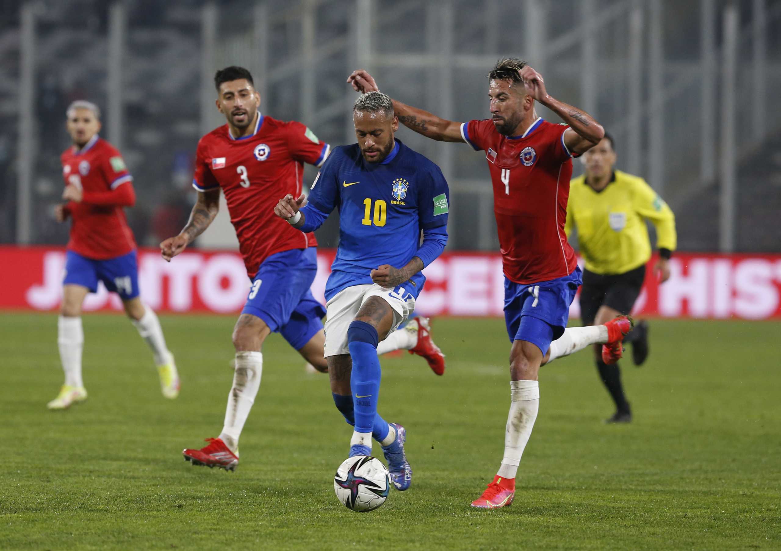 Soccer Football - World Cup - South American Qualifiers - Chile v Brazil - Estadio Monumental David Arellano, Santiago, Chile - September 2, 2021 Brazil's Neymar in action with Chile's Mauricio Isla Pool via REUTERS