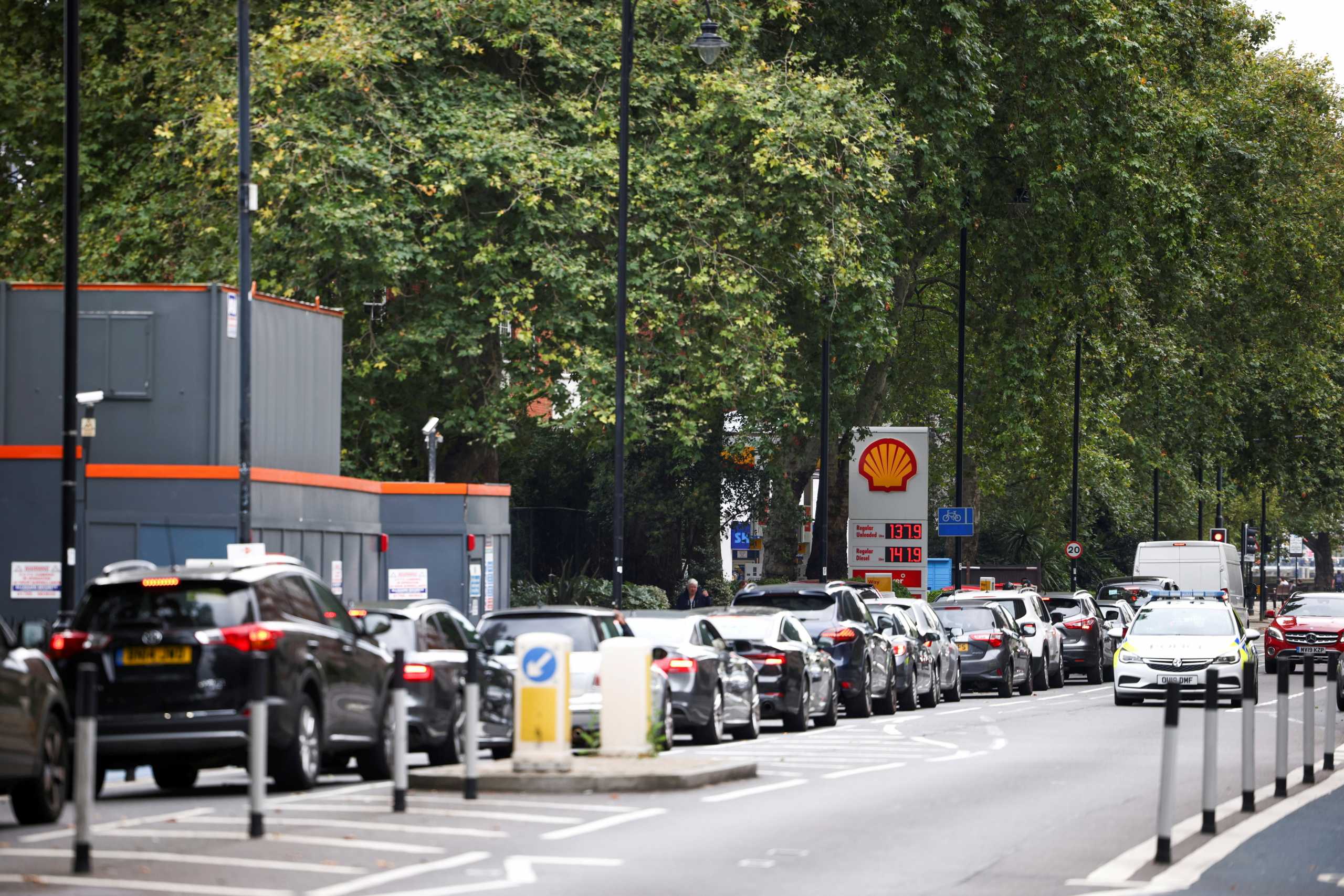 Το Λονδίνο αναστέλλει τους νόμους περί ανταγωνισμού για να αντιμετωπιστούν οι ελλείψεις καυσίμων