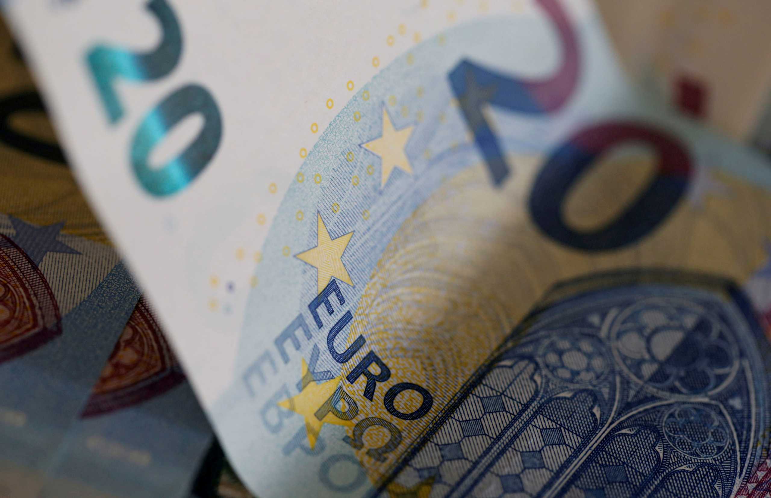 FILE PHOTO: 20-euro banknotes are seen in a picture illustration, August 1, 2016. REUTERS