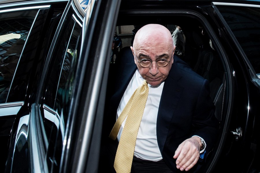 epa05905809 Adriano Galliani, CEO of Italian Serie A soccer club AC Milan, leaves a car on arriving at a notary's office in Milan, Italy, 13 April 2017. It is reported that Galliani is to attend the transfer of ownership of the AC Milan club from the Fininvest company of former Italian Prime Minister Silvio Berlusconi to China's Li Yonghong of the Sino-Europe Sports Investment Management Changxing. The transfer of ownership is expected to be finalized 14 April 2017.  EPA