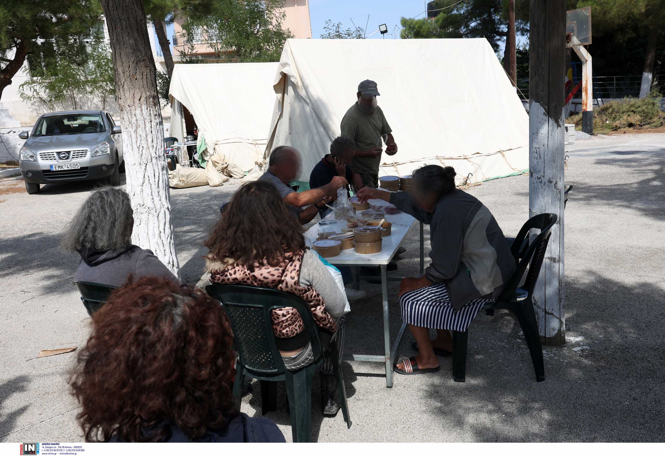 Σεισμός στην Κρήτη: Φτάνουν τα πρώτα κοντέινερ για τους σεισμόπληκτους