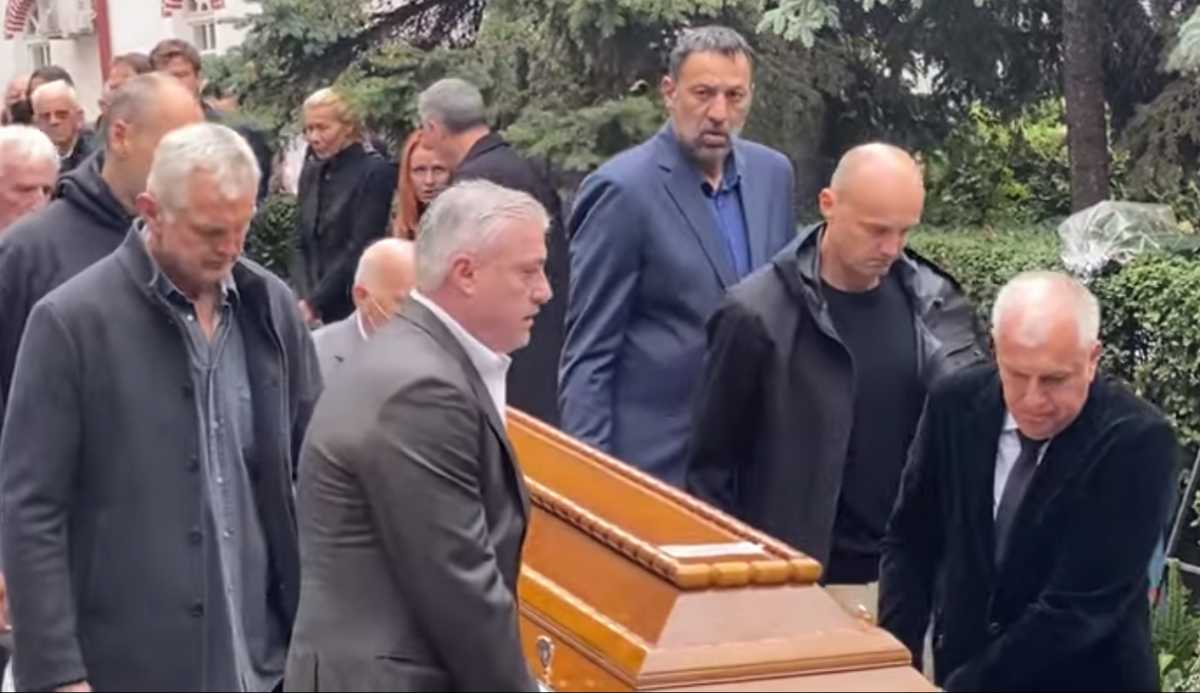 Κηδεία Ντούσαν Ίβκοβιτς: Ο Ζέλικο Ομπράντοβιτς σήκωσε το φέρετρο
