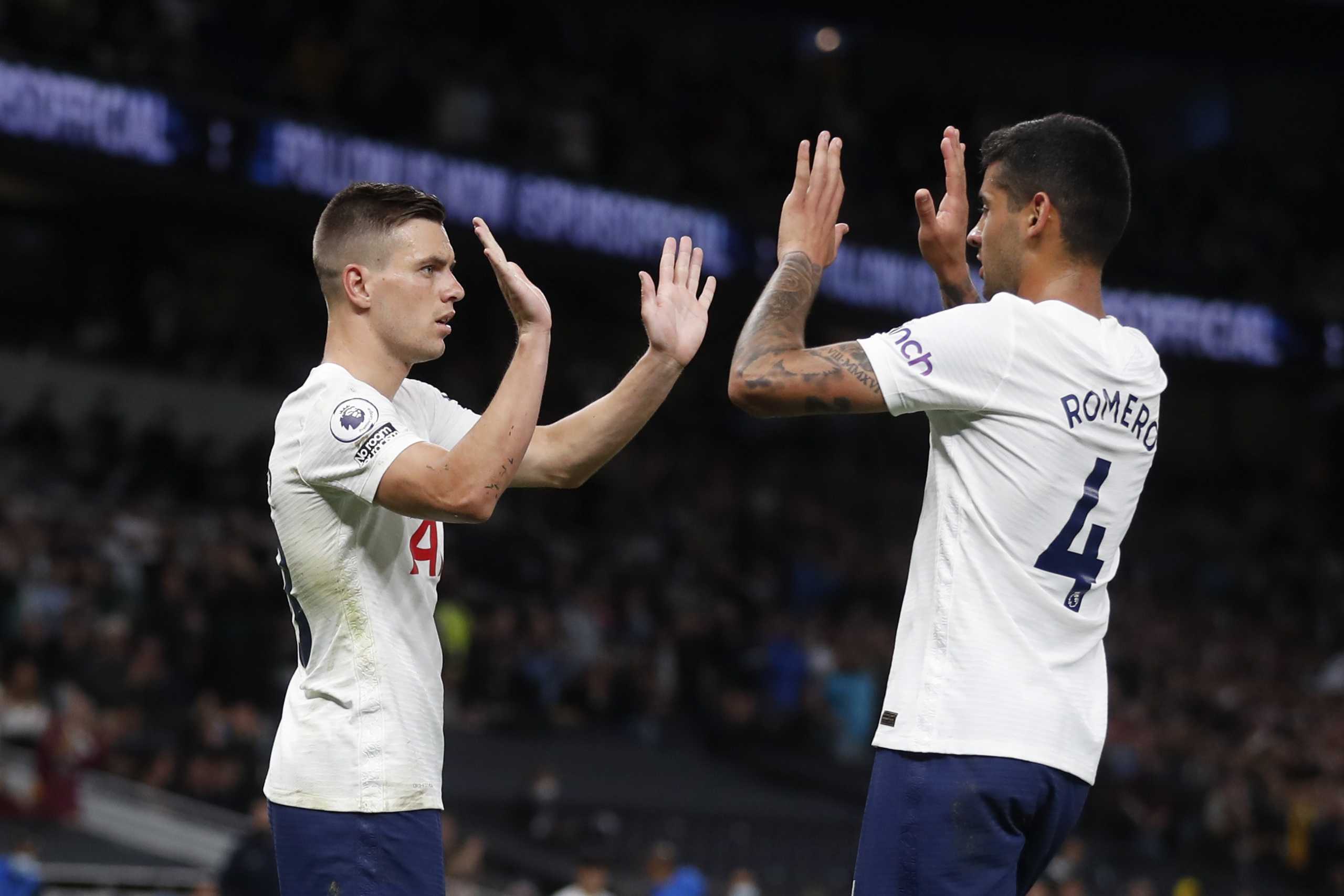 Soccer Football - Europa Conference League - Play Off Second Leg - Tottenham Hotspur v Pacos de Ferreira - Tottenham Hotspur Stadium, London, Britain - August 26, 2021 Tottenham Hotspur's Giovani Lo Celso celebrates scoring their third goal with Cristian Romero Action Images via Reuters