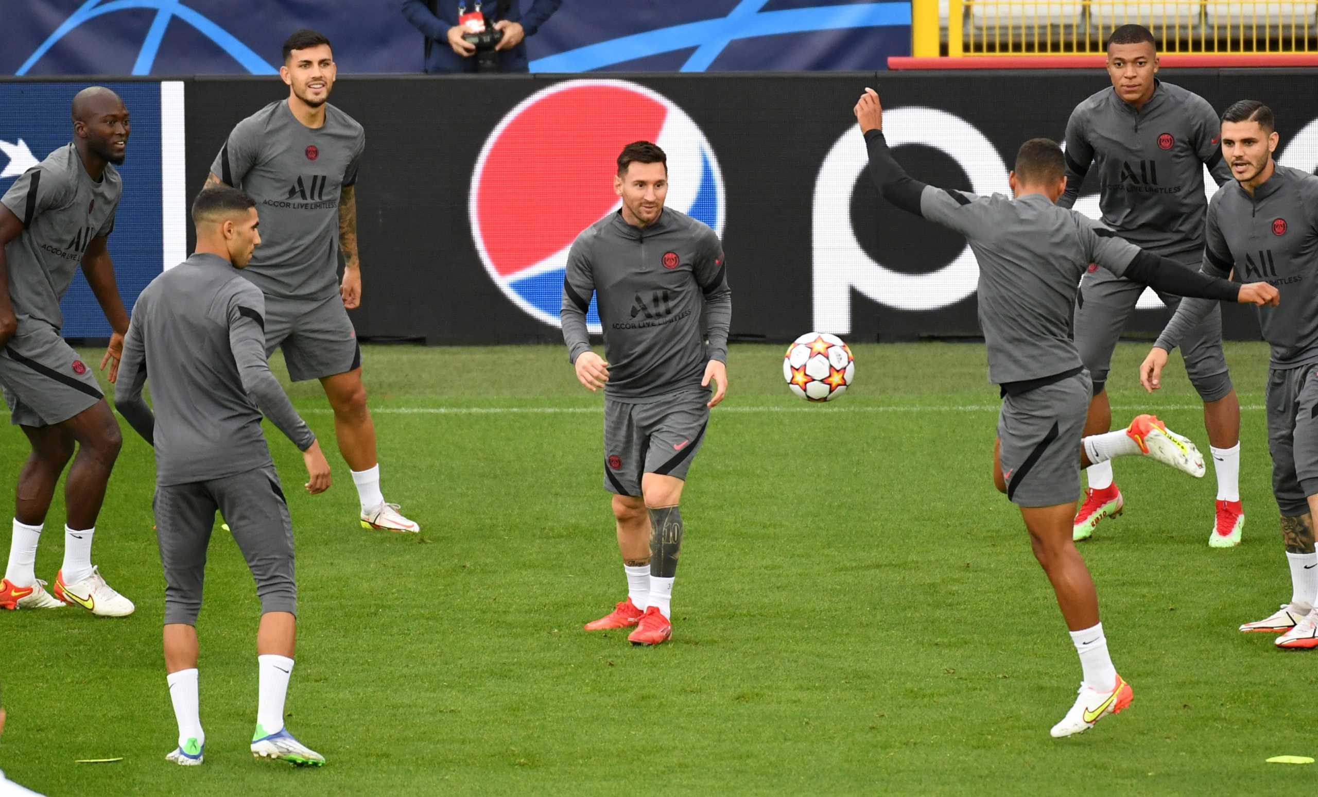 Soccer Football - Champions League - Paris St Germain Training - Jan Breydel Stadium, Bruges, Belgium - September 14, 2021 Paris St Germain's Lionel Messi with teammates during training REUTERS