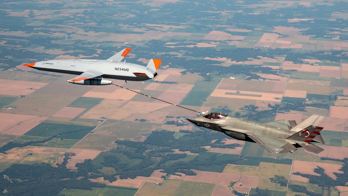 «Προβολή ισχύος» των ΗΠΑ: Εναέριος ανεφοδιασμός stealth μαχητικού F-35C από…drone