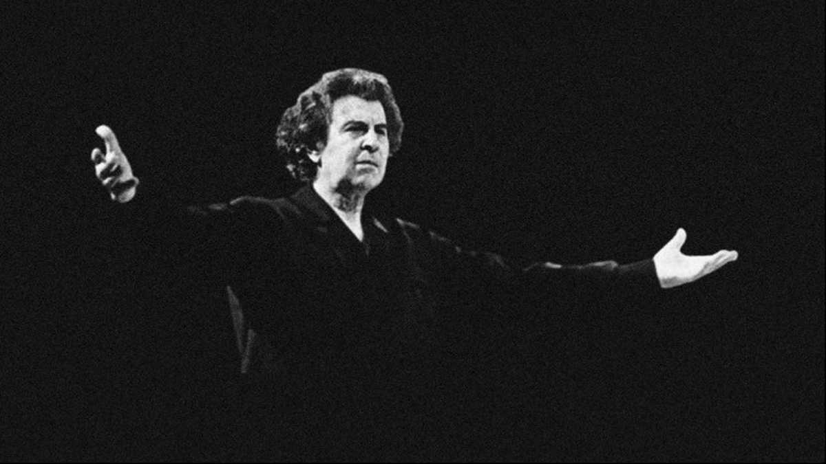 Μίκης Θεοδωράκης – Λουκάς Καρυτινός: Η συναυλία του «Ζορμπά» το ’90 που αποθέωσε ολόκληρη η Ιταλία