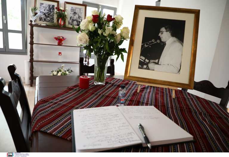 Μίκης Θεοδωράκης: Μέσα στο πατρικό του - Κάθε γωνιά και αναμνήσεις