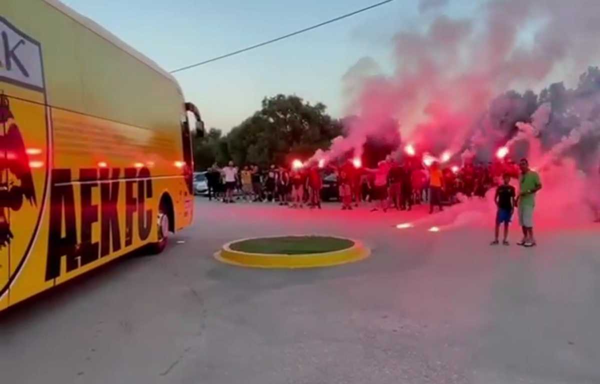 ΑΕΚ: Οπαδοί στα Σπάτα με σύνθημα «πρωτάθλημα ξανά»