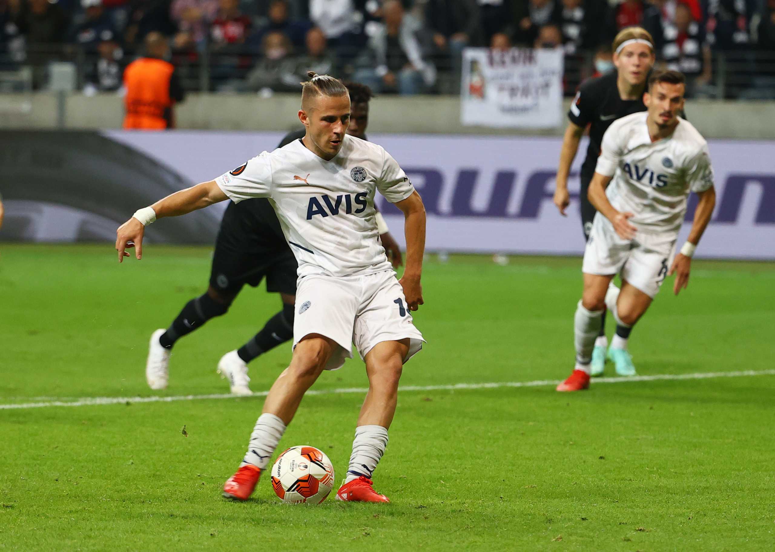 Soccer Football - Europa League - Group D - Eintracht Frankfurt v Fenerbahce - Deutsche Bank Park, Frankfurt, Germany - September 16, 2021  Fenerbahce's Dimitris Pelkas has his shot saved from the penalty spot REUTERS
