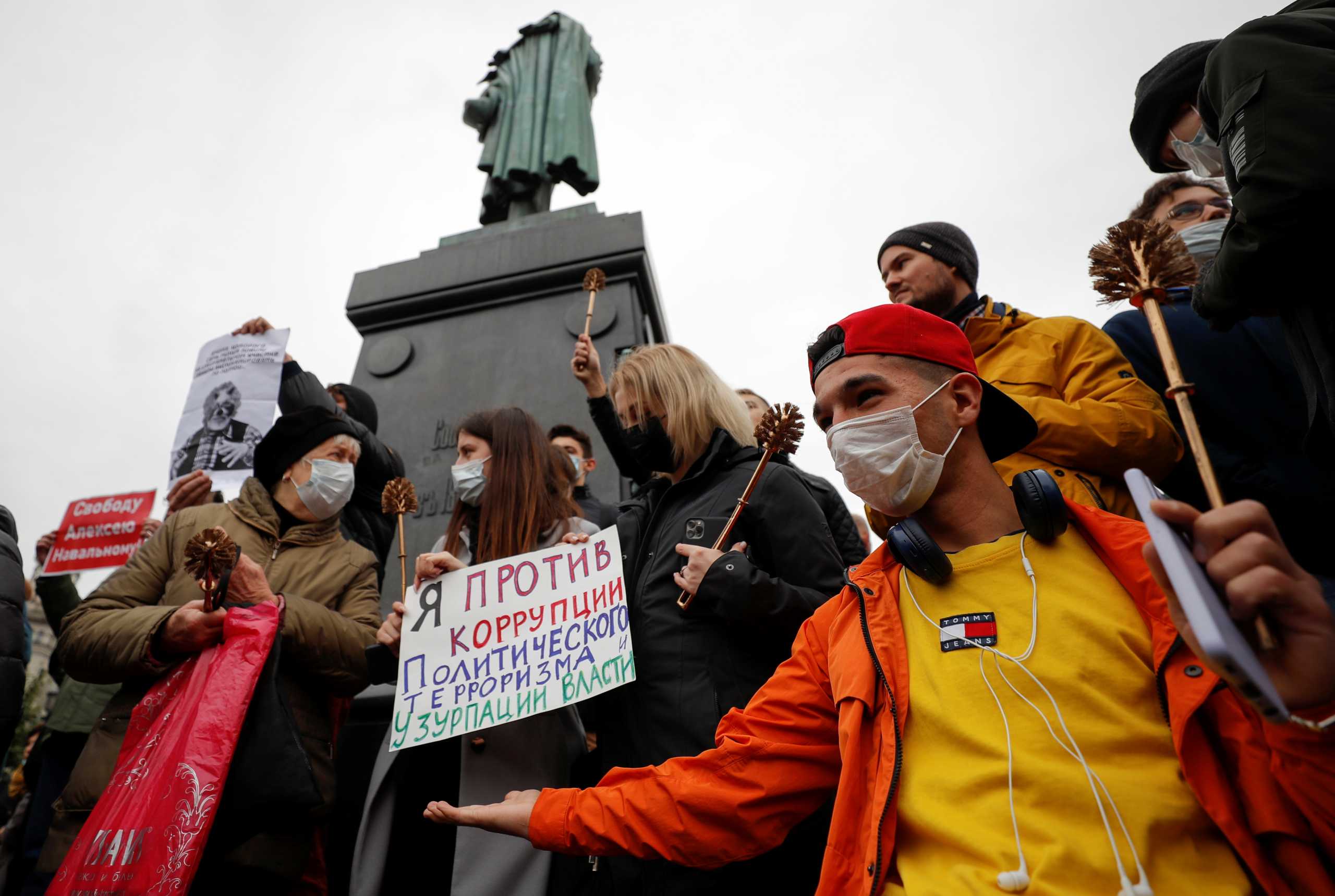 Ρωσία: Εκατοντάδες πολίτες διαδήλωσαν για να καταγγείλουν τα αποτελέσματα των βουλευτικών εκλογών