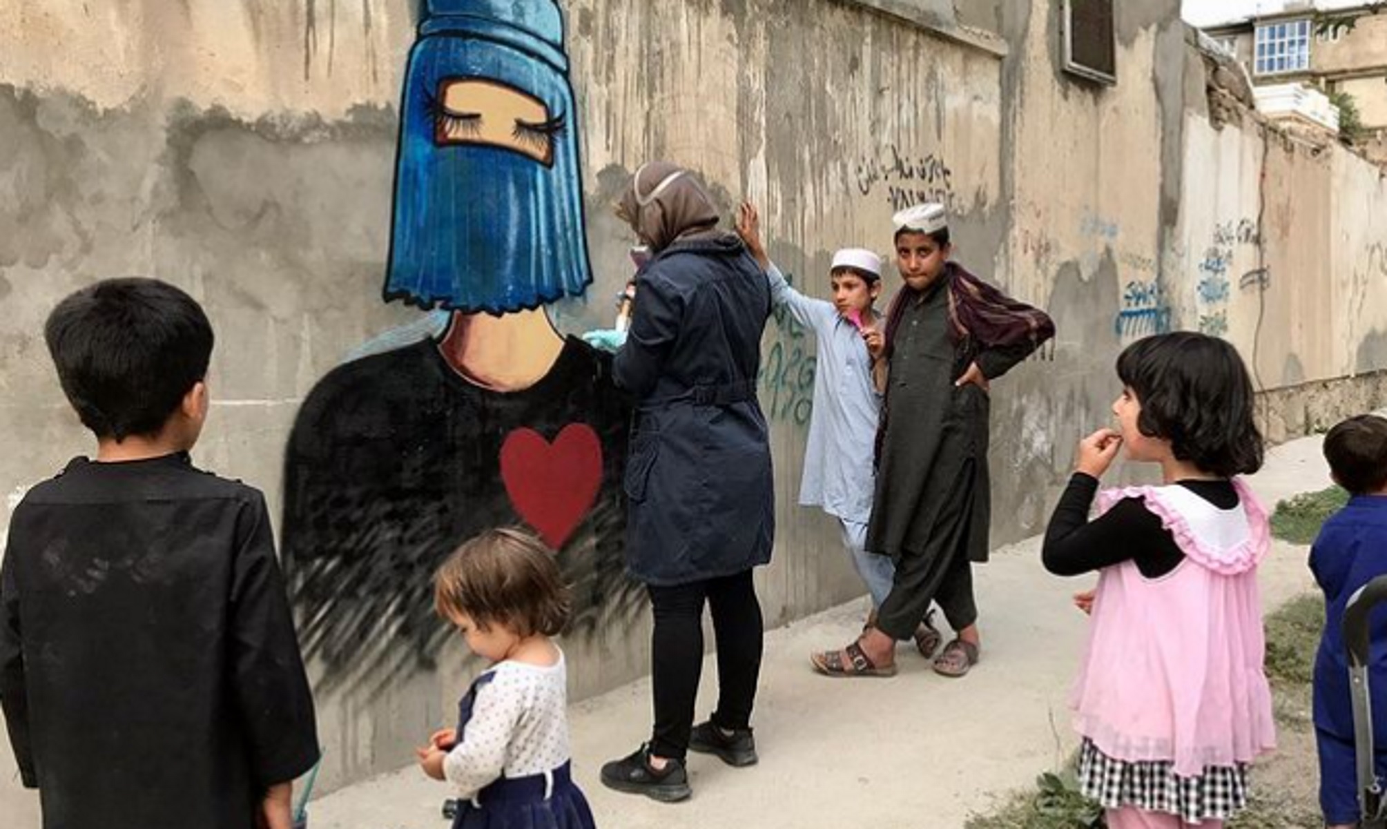 Αφγανιστάν – Shamsia Hassani: Η πρώτη καλλιτέχνιδα γκράφιτι εξομολογείται