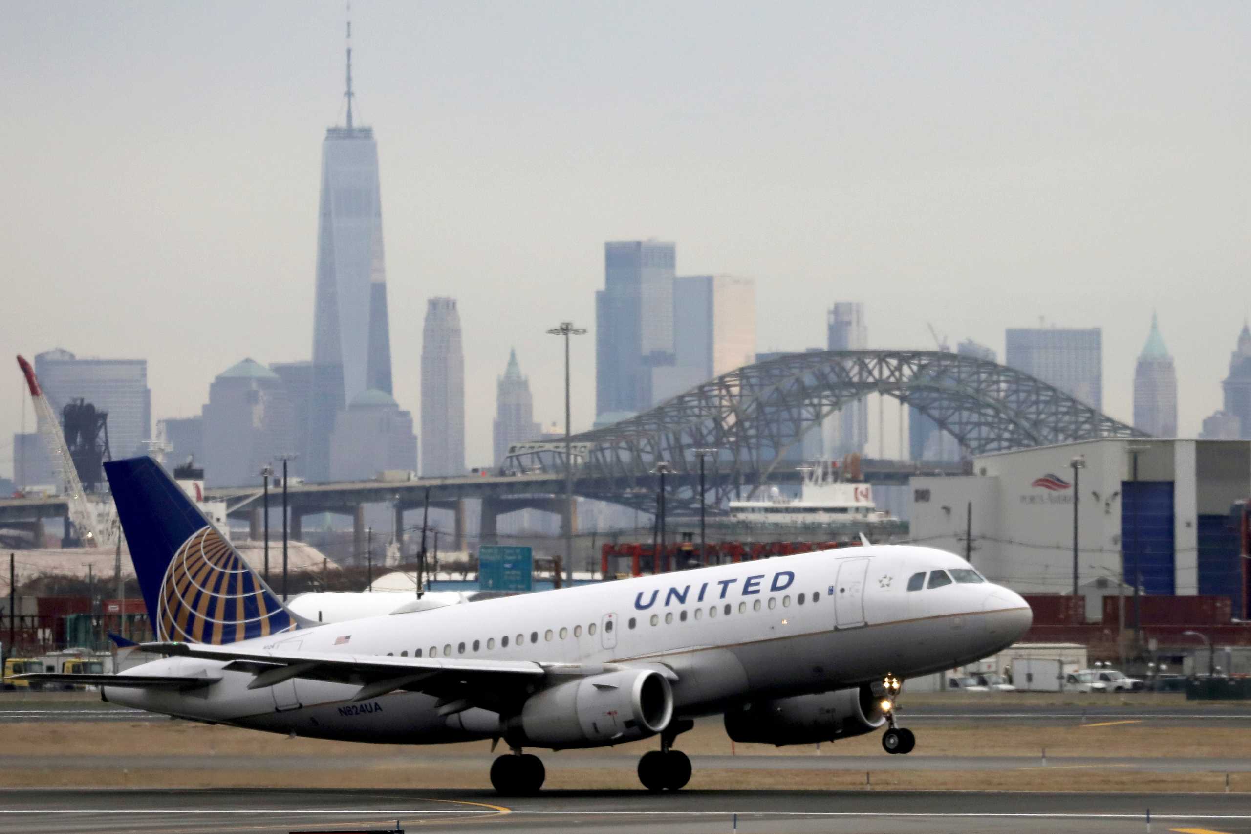 Κορονοϊός – ΗΠΑ: Η United Airlines απολύει όσους δεν εμβολιάστηκαν κατά της Covid-19