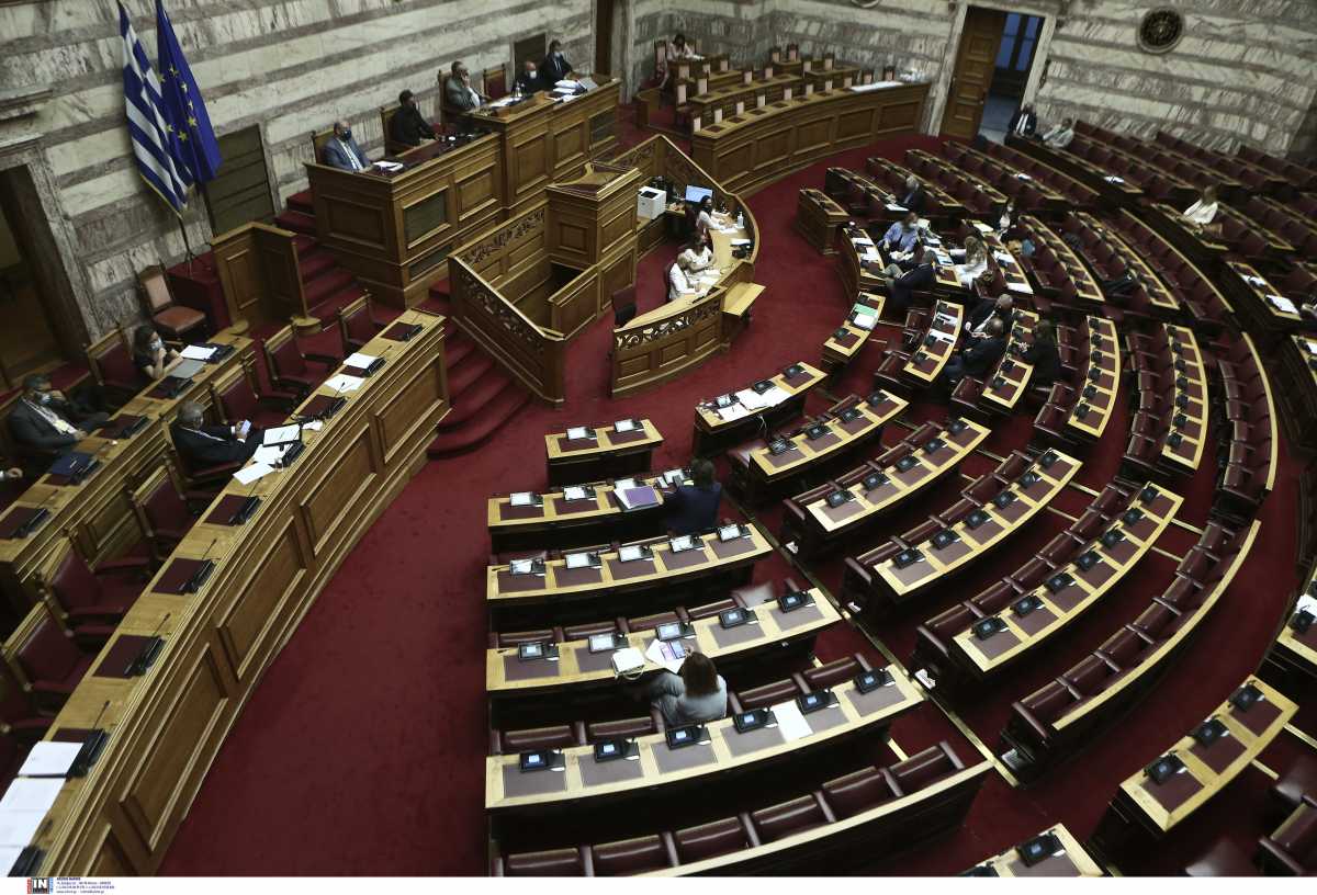 Ψηφίστηκε στη Βουλή το νομοσχέδιο για την ασφαλιστική μεταρρύθμιση – Χατζηδάκης: Οδηγούμαστε σε αρκετά μεγαλύτερες συντάξεις