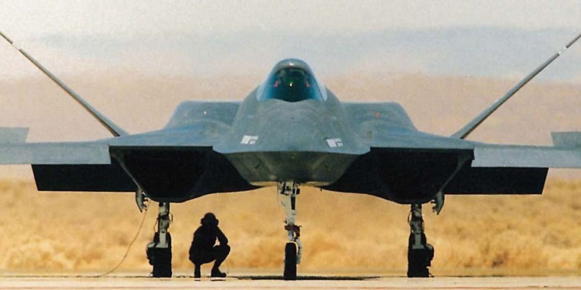 YF-23 «Μαύρη Χήρα»: Το απίστευτο μαχητικό της USAF που «έχασε» από το stealth F-22!