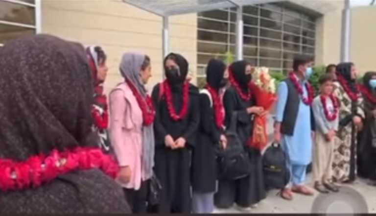 Afghanistan: Women’s soccer team arrives in Pakistan to escape Taliban