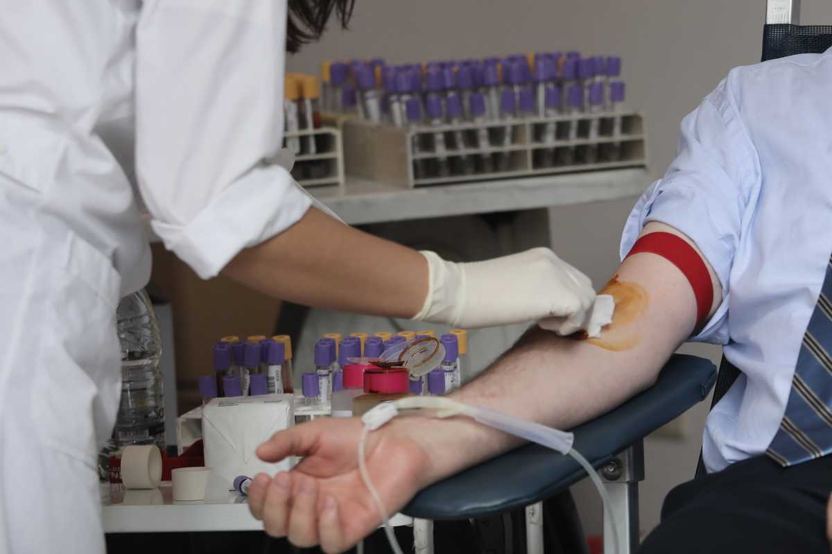 «Αντιεμβολιαστές αρνούνται μετάγγιση από εμβολιασμένους»
