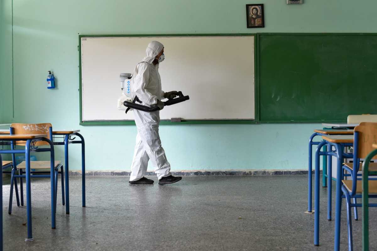 Σχολεία – Δήμος Αθηναίων: Σαρωτική καθαριότητα και απολύμανση πριν το πρώτο κουδούνι – Δείτε φωτογραφίες