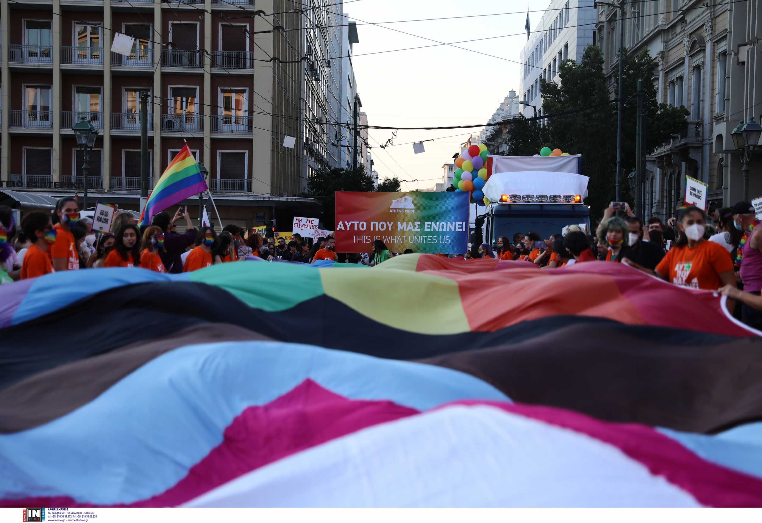 Athens Pride 2021: Γέμισε χρώμα το κέντρο της Αθήνας – «Αυτό που μας ενώνει»