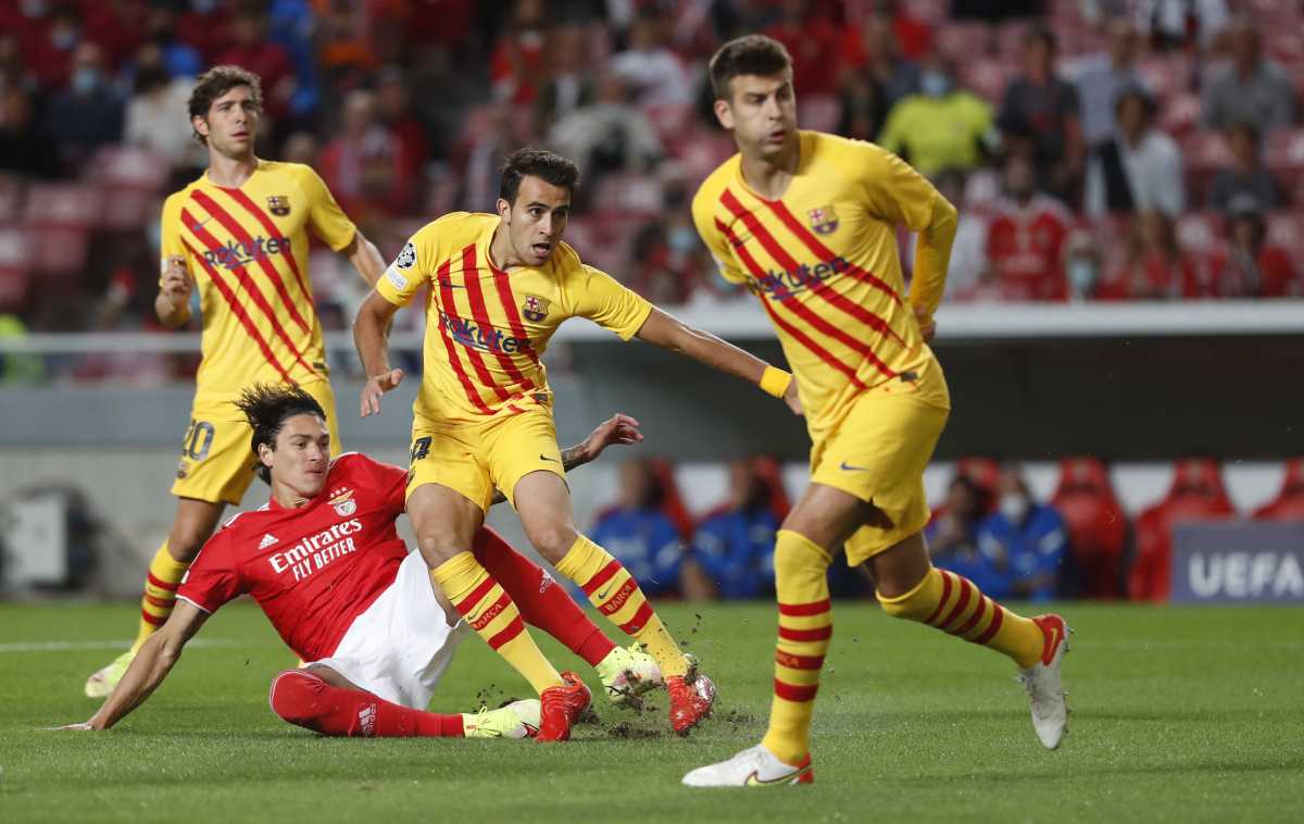 Soccer Football - Champions League - Group E - Benfica v FC Barcelona - Estadio da Luz, Lisbon, Portugal - September 29, 2021 Benfica's Darwin Nunez scores their first goal REUTERS