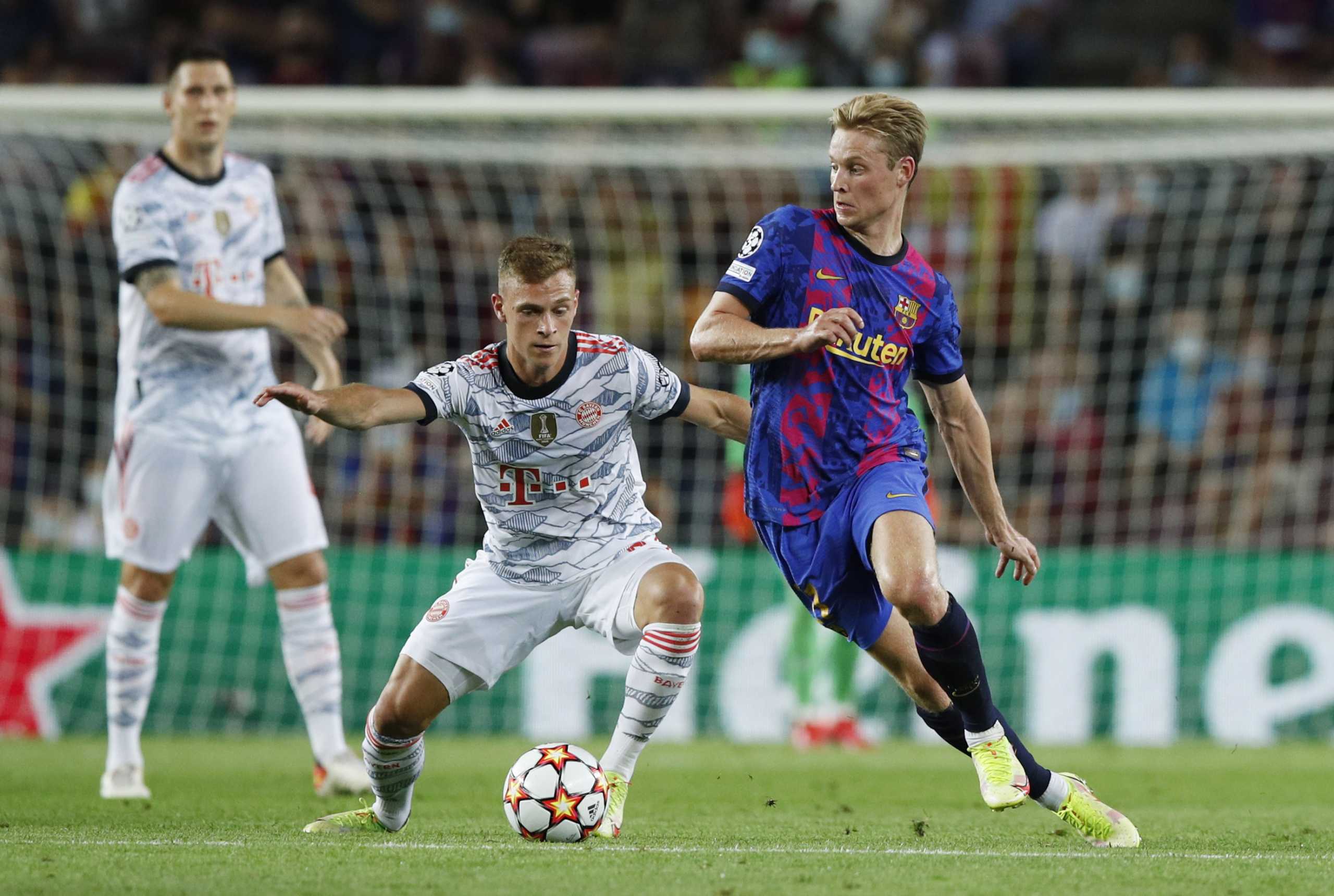 Soccer Football - Champions League - Group E - FC Barcelona vs Bayern Munich - Camp Nou, Barcelona, Spain - September 14, 2021 FC Barcelona's Frankie de Jong in action with Bayern Munich's Joshua Kimmich REUTERS