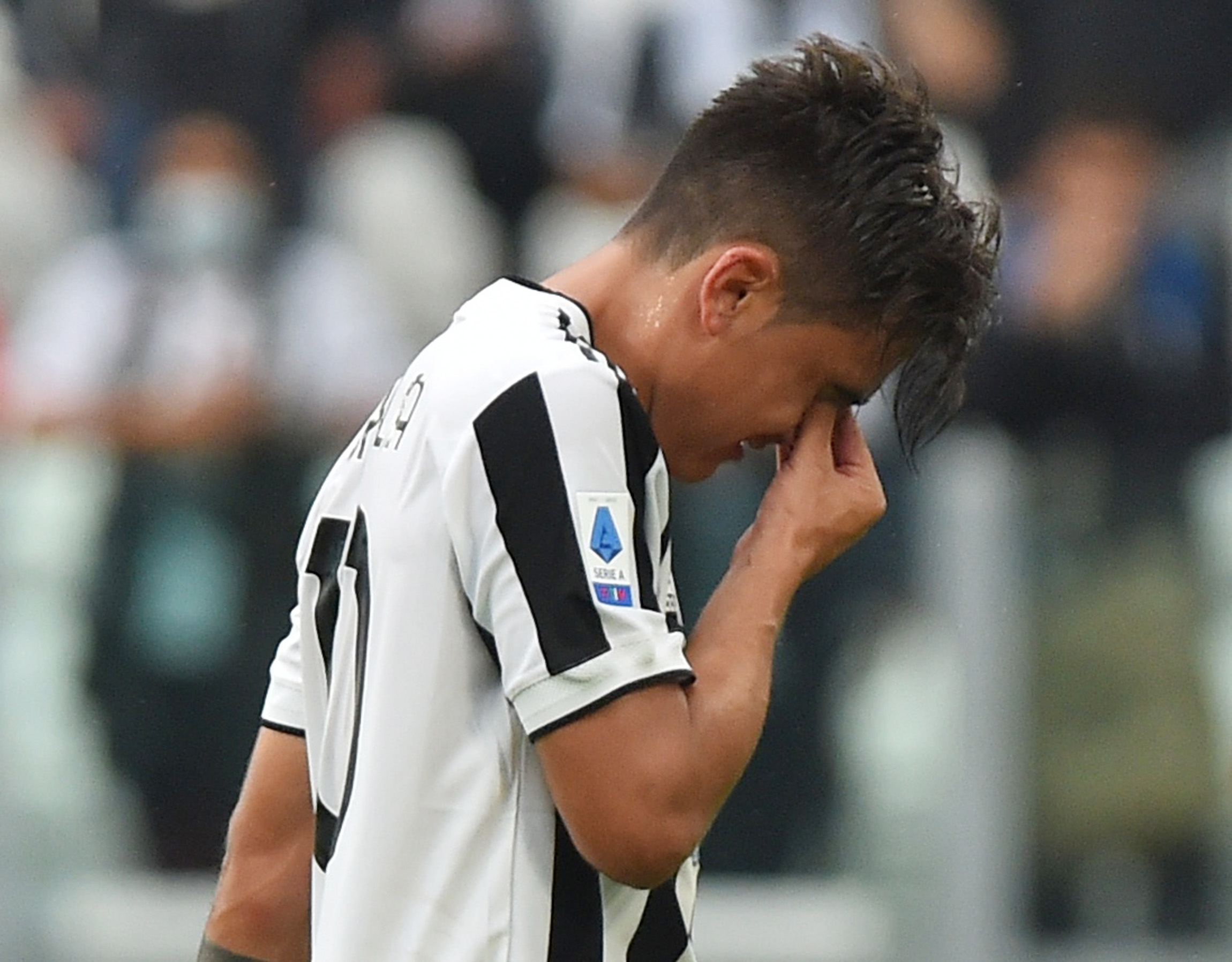 Soccer Football - Serie A - Juventus v Sampdoria - Allianz Stadium, Turin, Italy - September 26, 2021  Juventus' Paulo Dybala looks dejected as he is substituted after sustaining an injury REUTERS