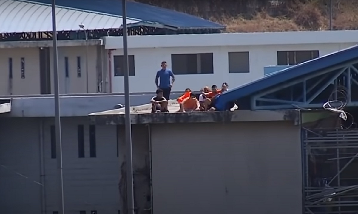 Ισημερινός: Πάνω από 100 φυλακισμένοι νεκροί – Βρέθηκαν αποκεφαλισμένοι μέσα στα κελιά τους