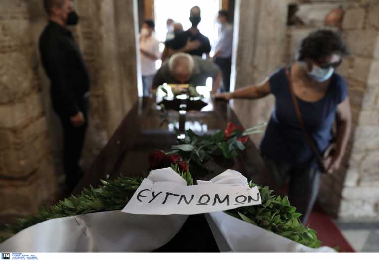 Μίκης Θεοδωράκης: Η Ελλάδα τον αποχαιρετά στην Μητρόπολη Αθηνών
