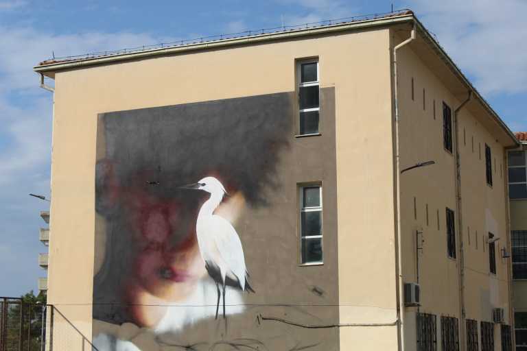 Θεσσαλονίκη: Το γκράφιτι – έργο τέχνης που δίνει δύναμη στους μαθητές Λυκείου της Καλαμαριάς