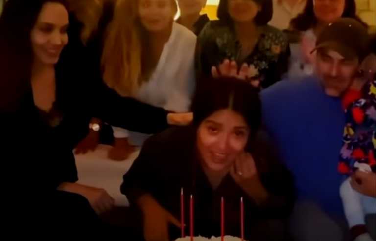 Όταν η Αντζελίνα Τζολί βούτηξε τη Σάλμα Χάγιεκ μέσα στην τούρτα γενεθλίων της