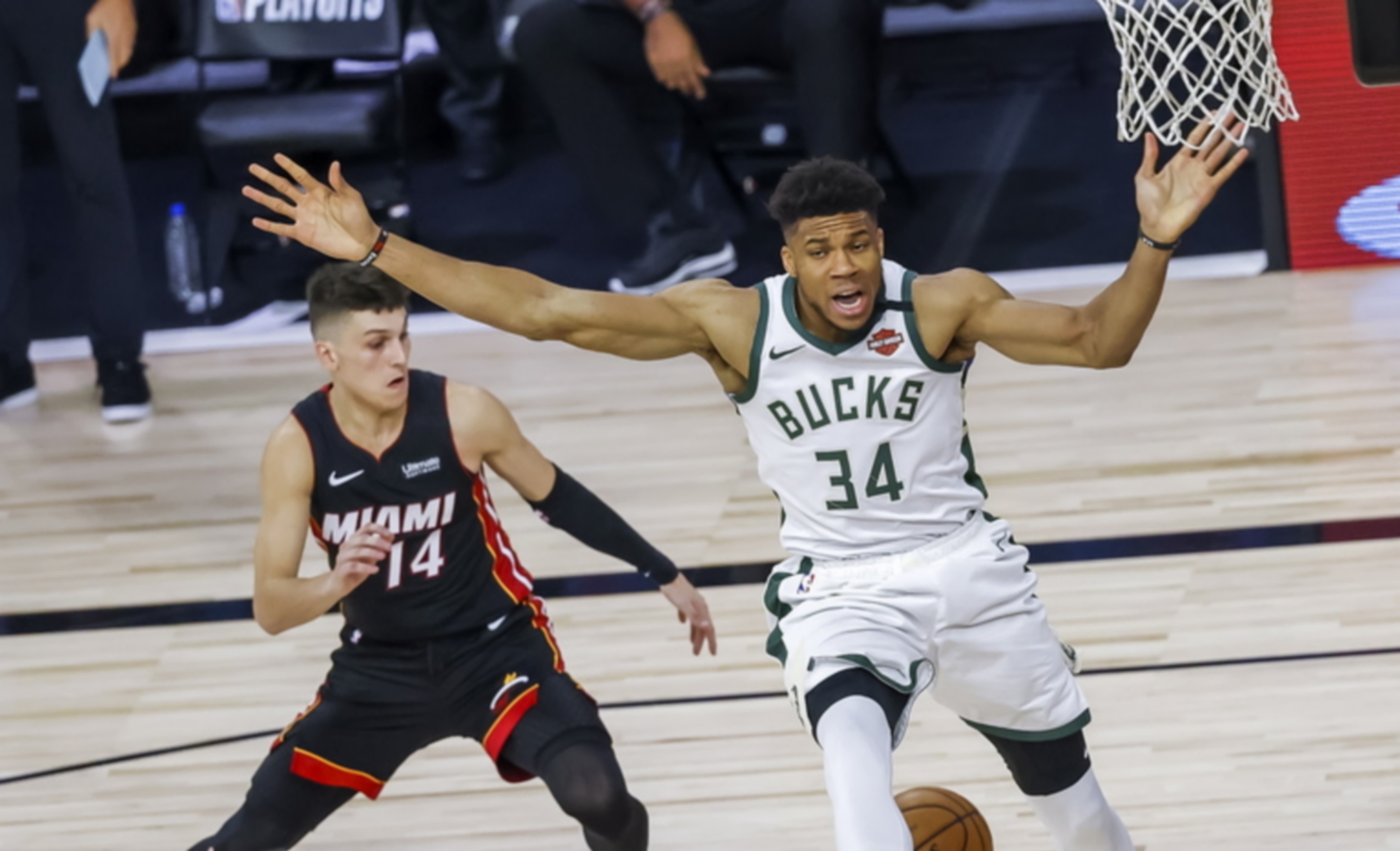 epa08638176 Milwaukee Bucks forward Giannis Antetokounmpo of Greece (R) loses the ball against Miami Heat guard Tyler Herro (L) during the second half of the NBA basketball semifinal Eastern Conference playoff game one between the Miami Heat and the Milwaukee Bucks at the ESPN Wide World of Sports Complex in Kissimmee, Florida, USA, 31 August 2020.  EPA