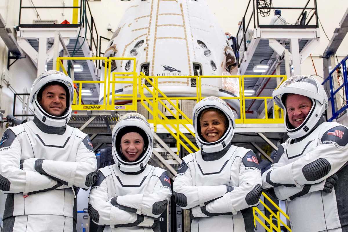 Διάστημα: Νέο ρεκόρ ταυτόχρονης παρουσίας ανθρώπων – Mε την αποστολή Space X έφθασαν τους 14