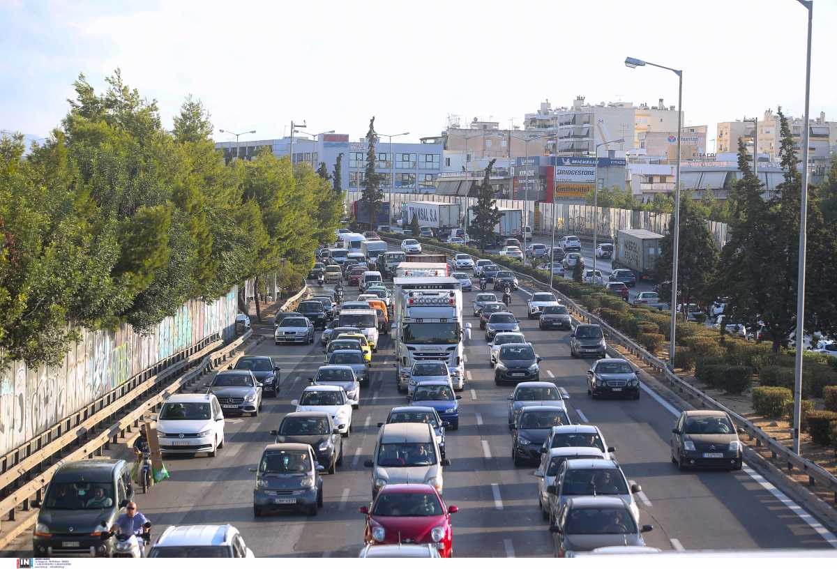 Κίνηση στους δρόμους: Μεγάλο μποτιλιάρισμα σε πολλά σημεία στην Αττική Οδό