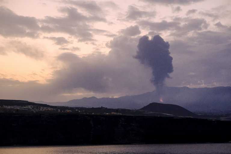 Λα Πάλμα: Η λάβα από το ηφαίστειο πλησιάζει τη θάλασσα - Εντολή σε κατοίκους να μείνουν στα σπίτια τους