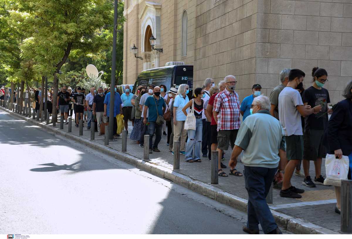 Μίκης Θεοδωράκης: Πλήθος κόσμου αποχαιρετά και σήμερα τον μεγάλο μουσικοσυνθέτη