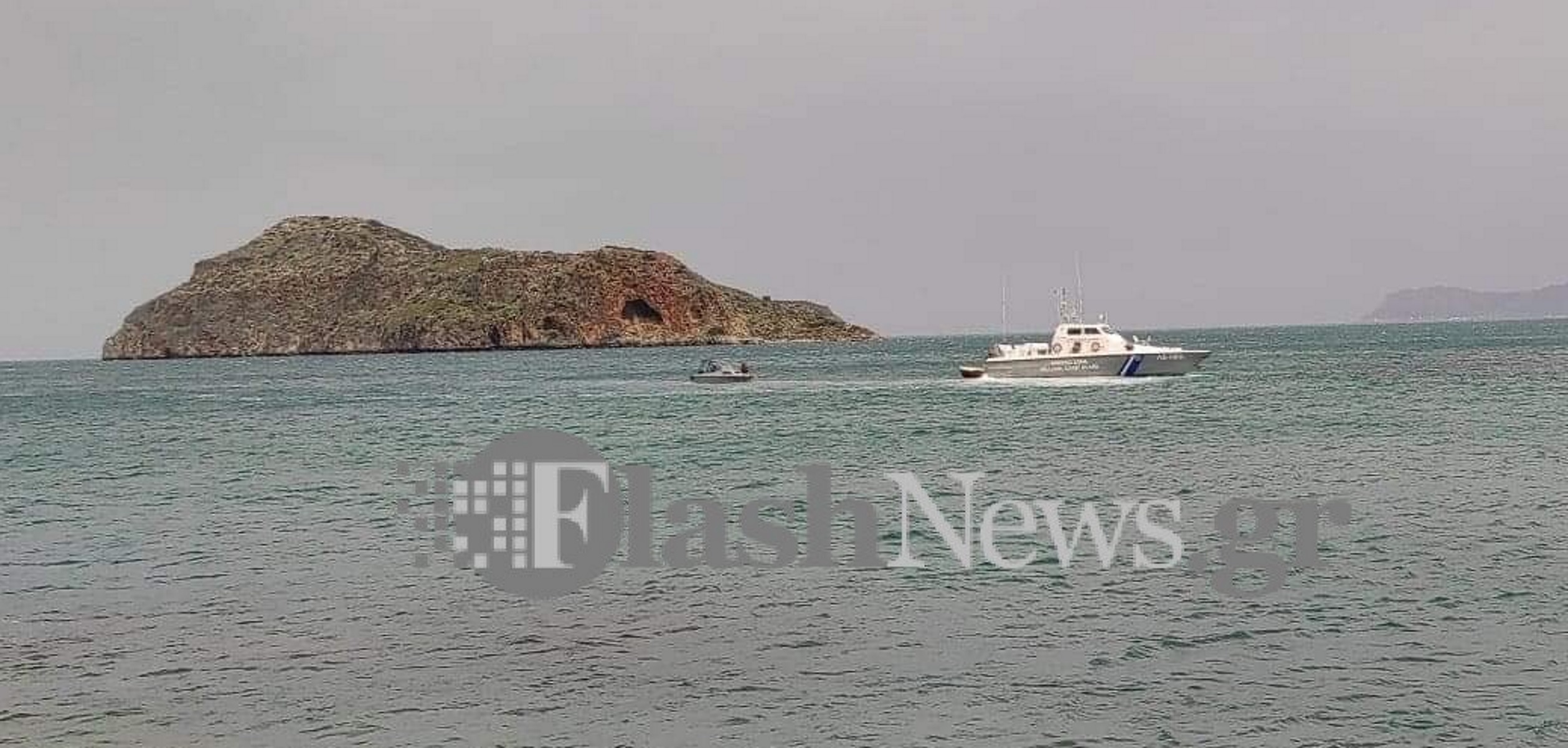 Μισοβυθισμένο καταμαράν από την Κύθνο έφτασε μέχρι τα Χανιά