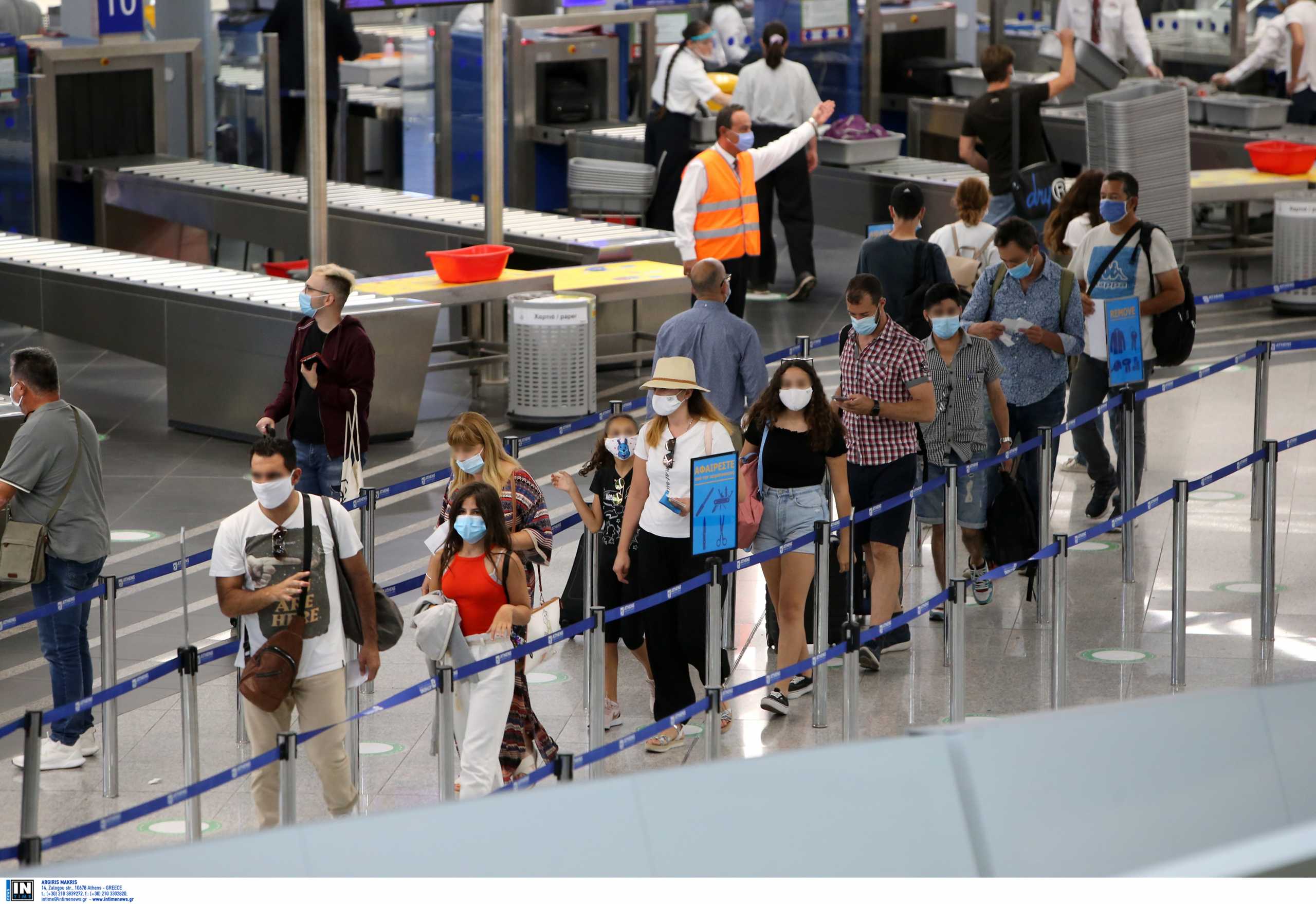 Χανιά: Κατέβασαν δυο γυναίκες από το αεροπλάνο γιατί αρνήθηκαν να φορέσουν μάσκα