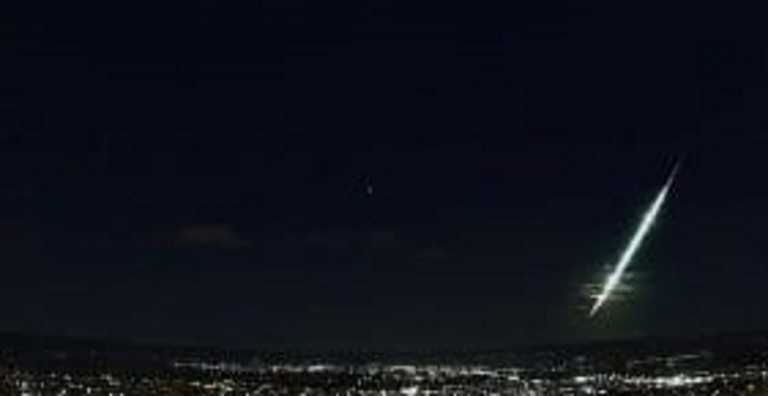 Βίντεο: Μετεωρίτης «σκίζει» τον ουρανό και κάνει τη νύχτα μέρα - Ορατός σε πολλές περιοχές της Ελλάδας