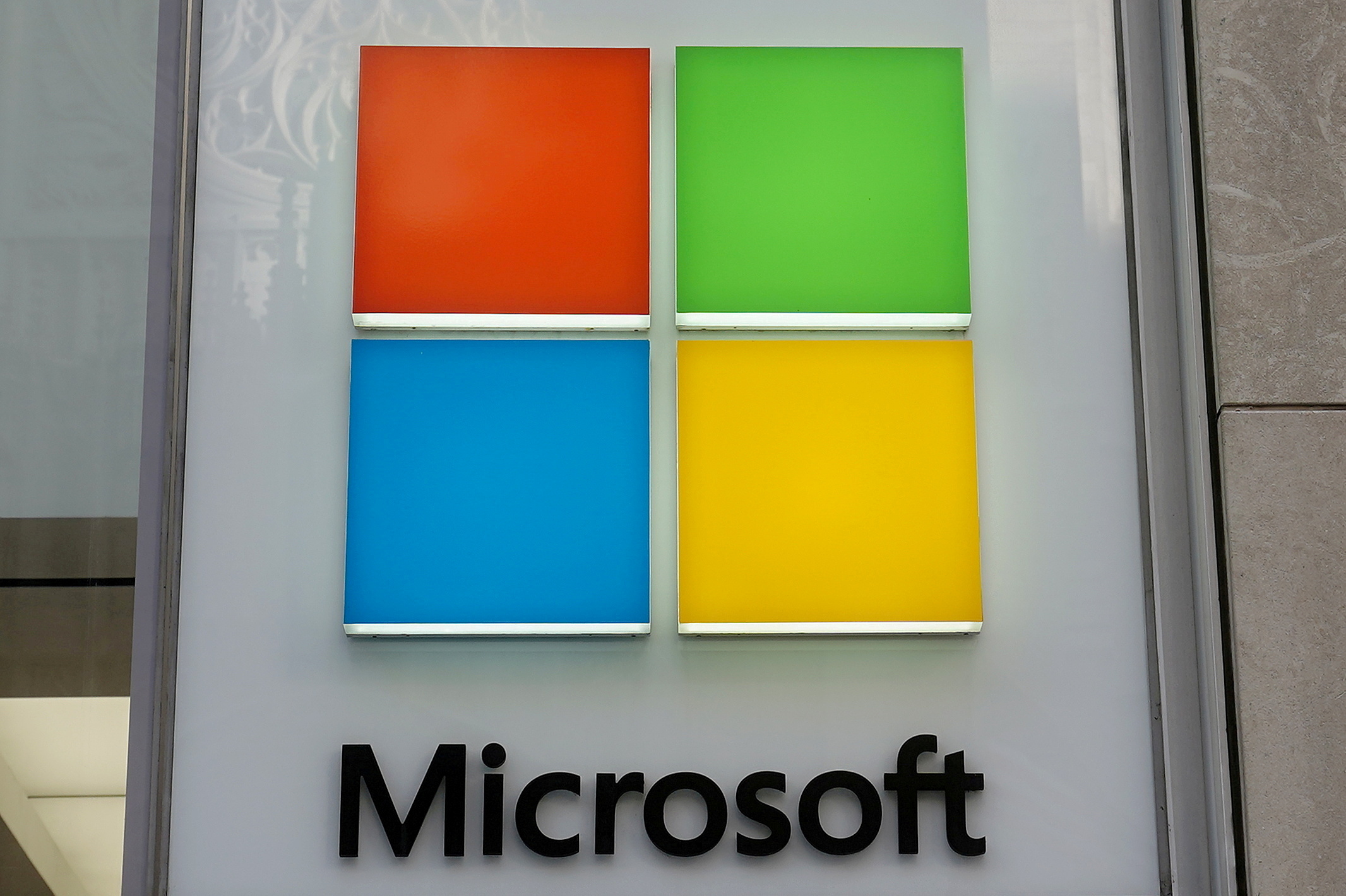 Microsoft:  Θα δημιουργηθούν τρία data centers σε Σπάτα και Κορωπί