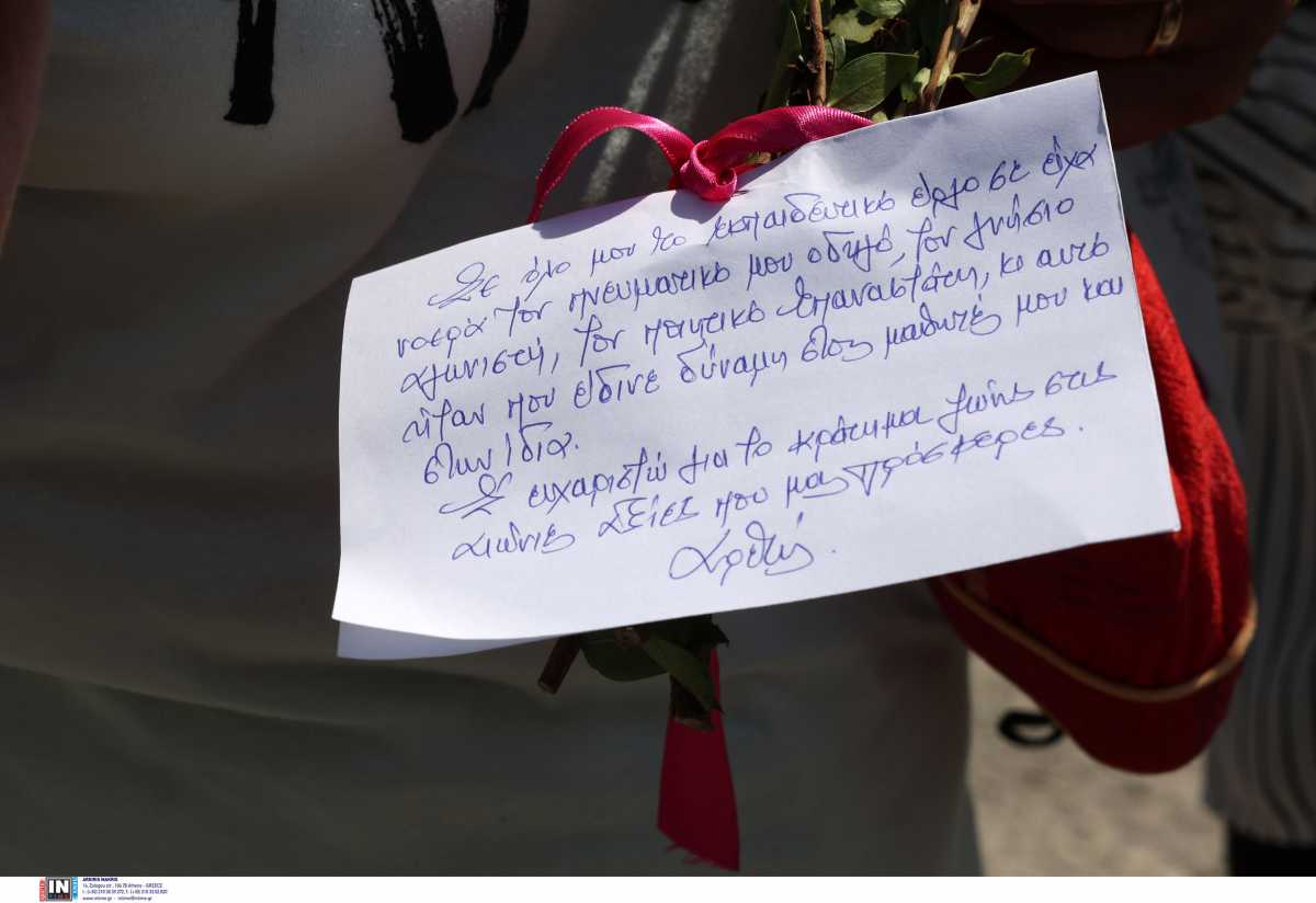 Μίκης Θεοδωράκης: Οι νέες στιγμές συγκίνησης στο νεκροταφείο του Γαλατά